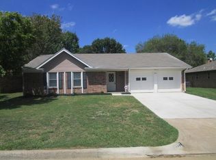 8221 Irish Dr, North Richland Hills, TX 76180