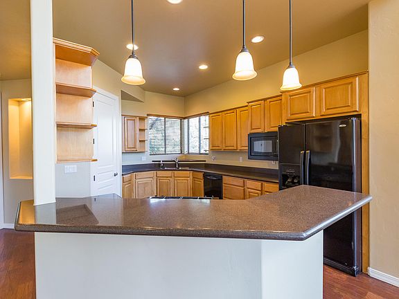 2nd image of 762 Hideaway Ln