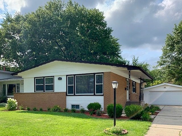 1st image of 240 N Park Dr
