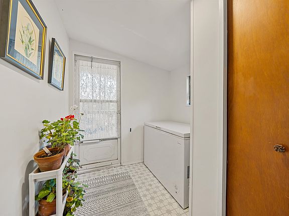 5th image of 10221 Wilson St #41
