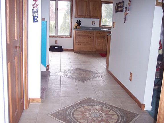 5280 Deer Ridge Foyer To Kitchen Eat Space