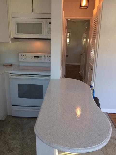 1st image of 926 10 Ave N