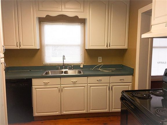 4th image of 826 Demington St