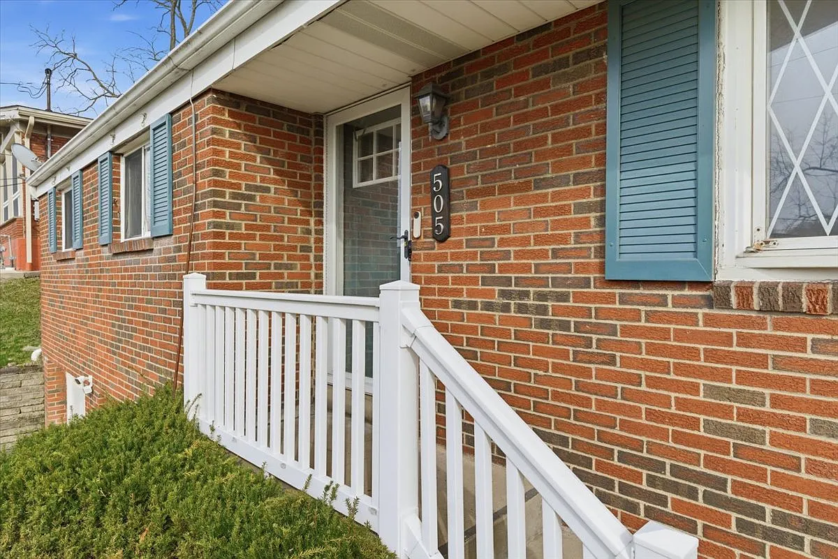3 bed, 1066 sqft, $1,900 — Photo 3
