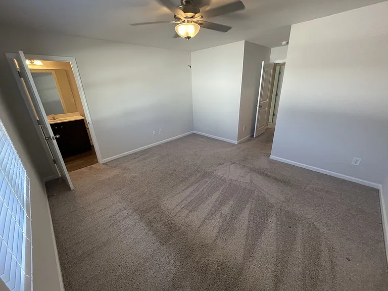 1056 Peony Ln — Photo 12