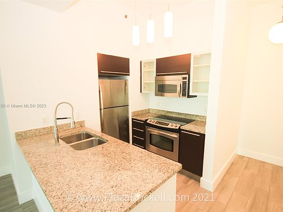 3rd image of 950 Brickell Bay Dr APT 900