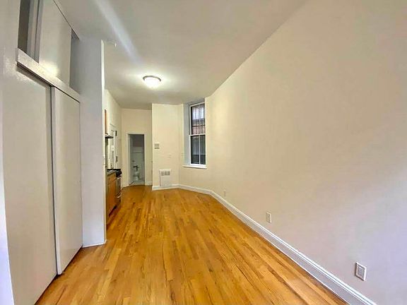 3rd image of 129 Perry St APT 1C
