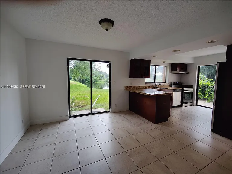 181 Wimbledon Lake Dr — Photo 16