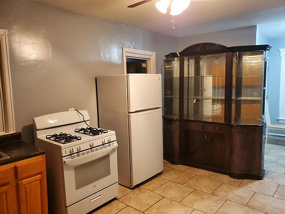 3rd image of 154 Park St