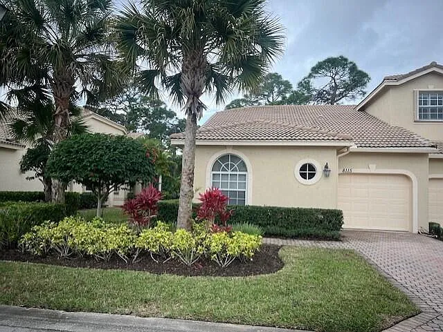 8115 Carnoustie Pl