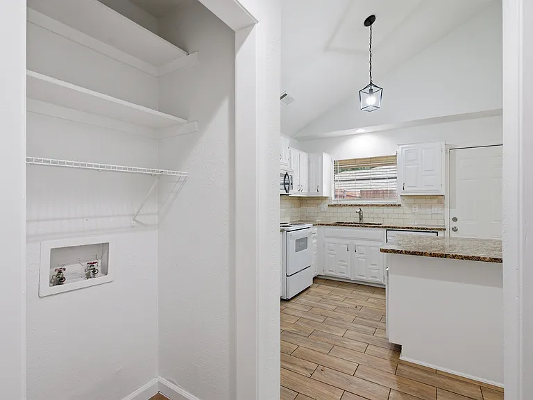 3636 Country Club Dr W — Photo 10