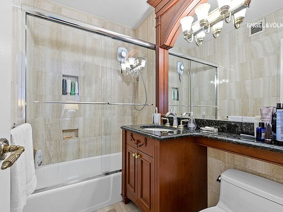 3rd image of 400 E 56th St APT 33E