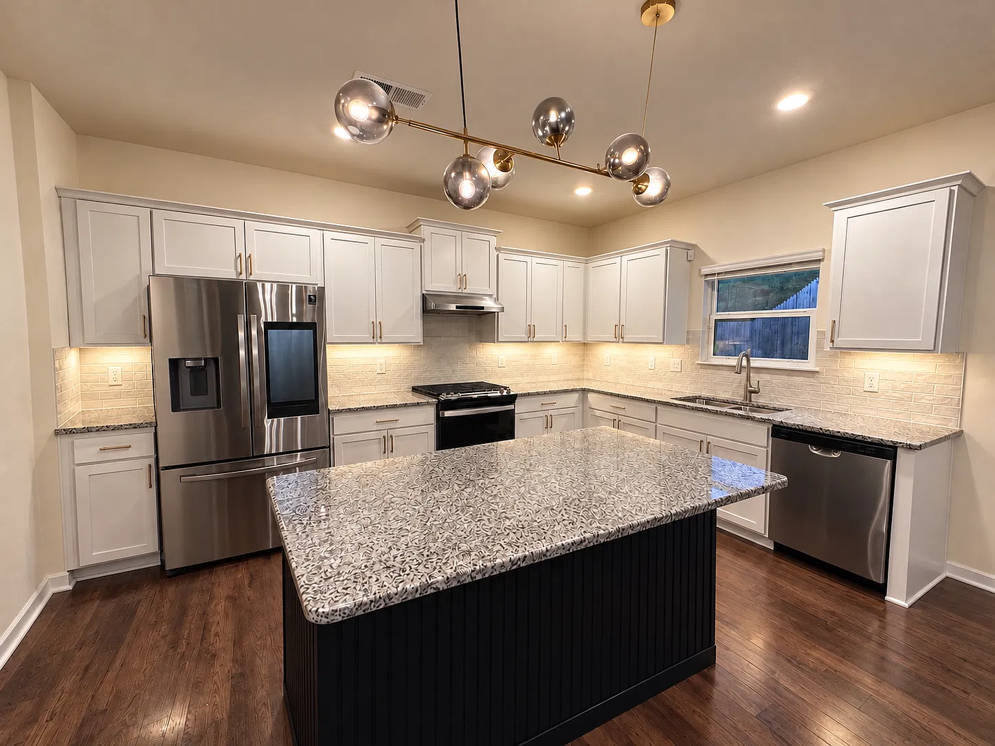 4 bed, 3.5 bath, 3110 sqft, $3,400 — Photo 3