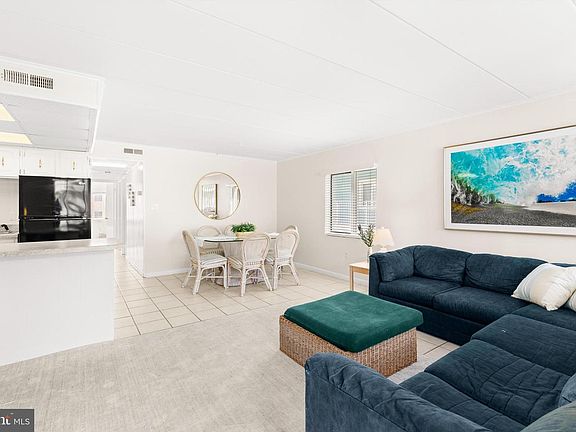 4th image of 11 51st St Unit 101