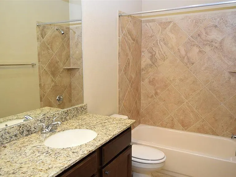 2911 Naples Park Ln — Photo 16