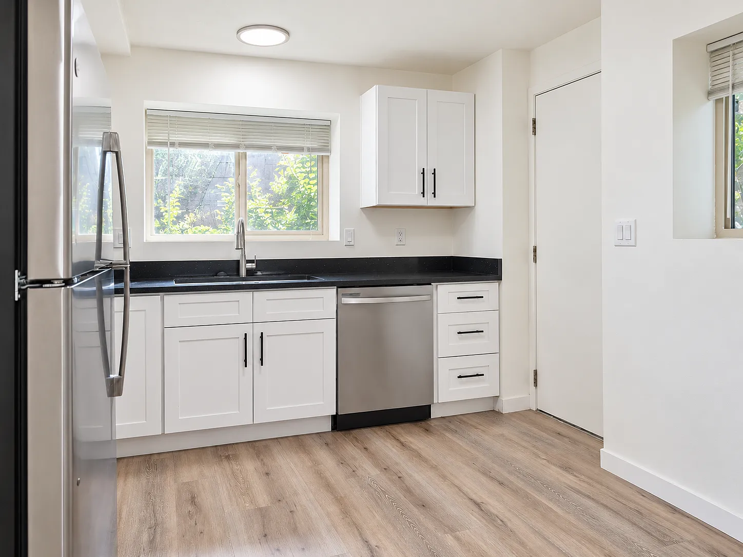2 bed, 1.5 bath, 1066 sqft, $2,000 — Photo 3