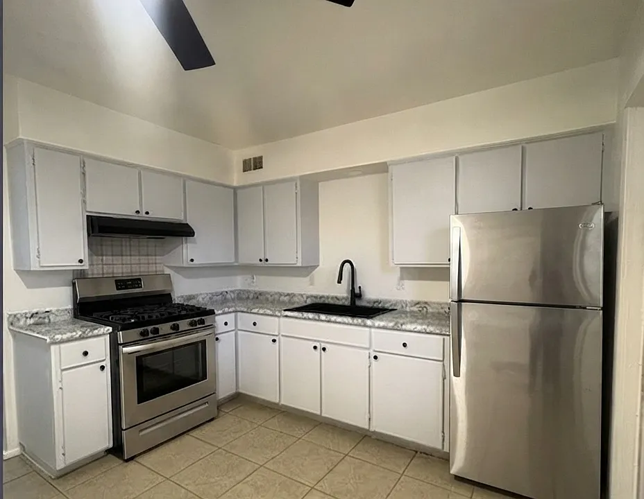 5007 S La Rosa Dr #11