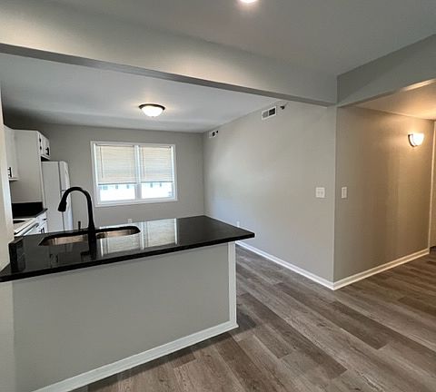 3rd image of 356 College Ave #3A