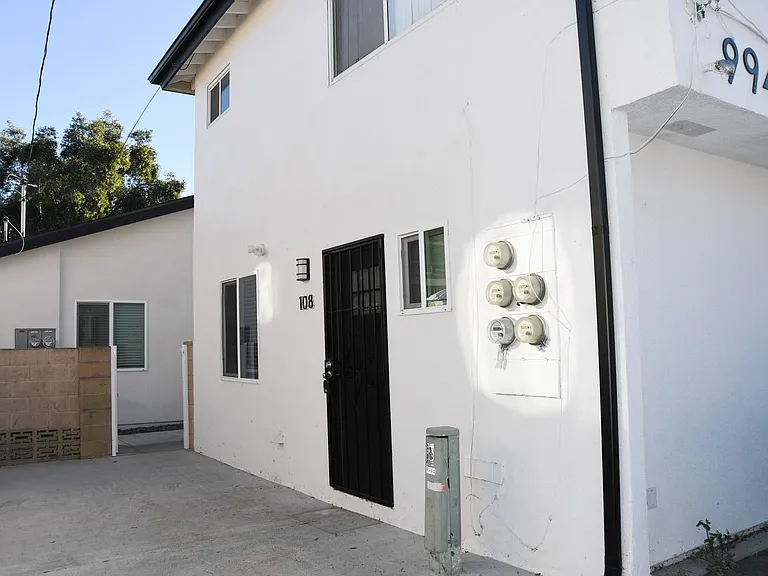 994 Valencia St — Photo 27
