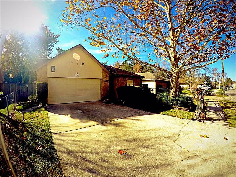 1st image of 893 Oak Manor Cir