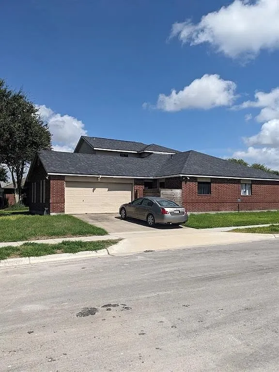4 bed, 3.0 bath, 2556 sqft, $2,800 — Photo 3