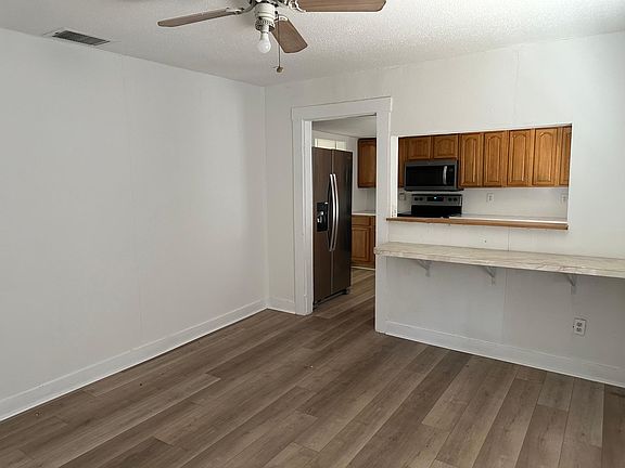 3rd image of 104 W Genesee St