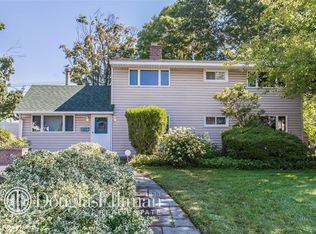 123 Blacksmith Rd, Levittown, NY 11756