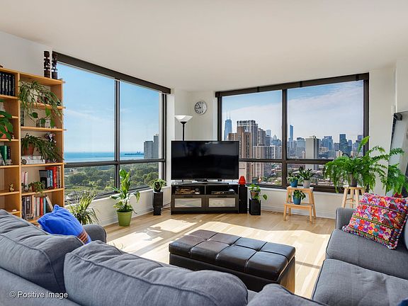 2nd image of 2020 N Lincoln Park West Ave #22G
