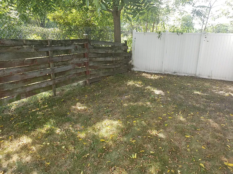 1009 N Twyckenham Dr — Photo 17