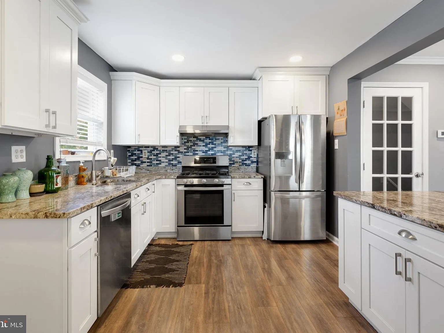3 bed, 3.0 bath, 1400 sqft, $2,495 — Photo 4