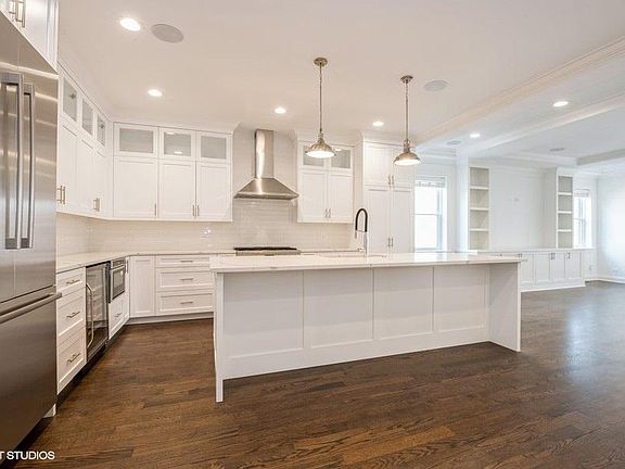 2nd image of 4727 N Winchester Ave #2N