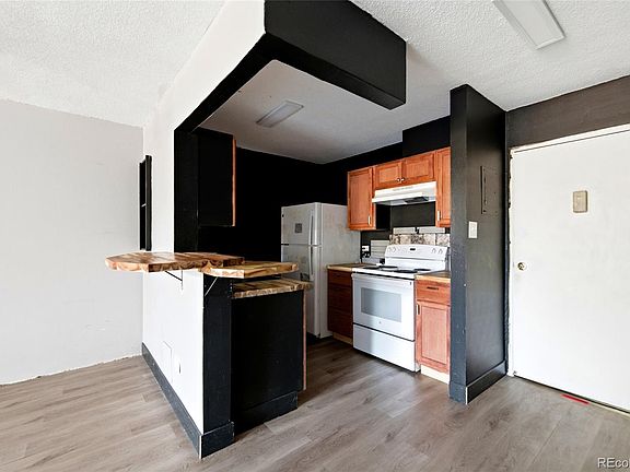 5th image of 2231 S Vaughn Way #111B