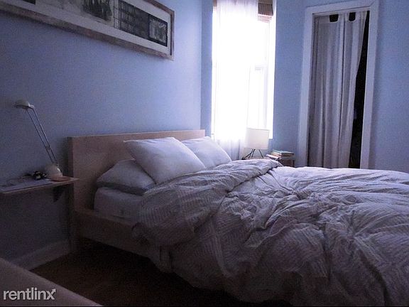 4th image of 3046 W Armitage Ave