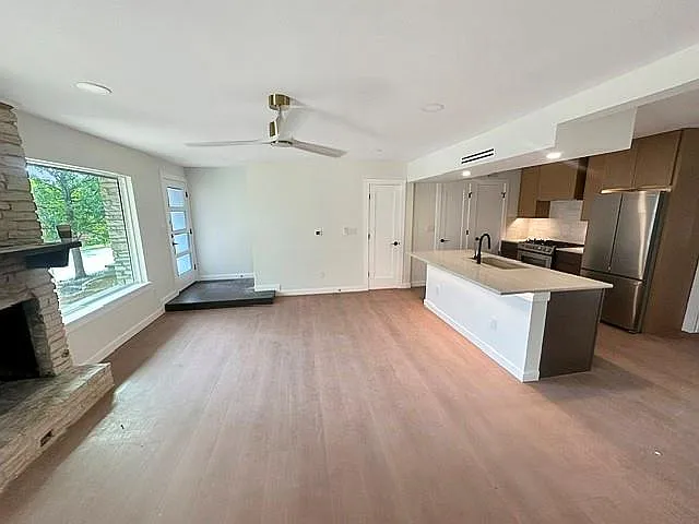 3 bed, 2.0 bath, 1264 sqft, $3,500 — Photo 2
