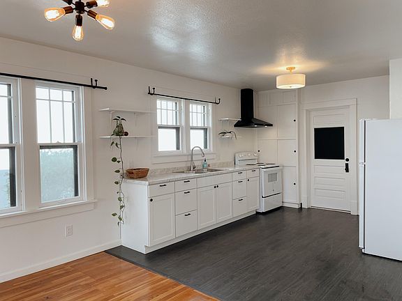 5th image of 204 Harvard Dr SE