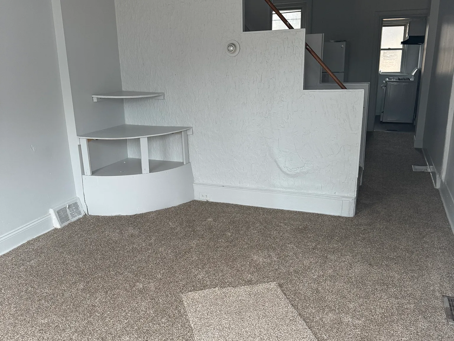 4 bed, 1280 sqft, $2,100 — Photo 1