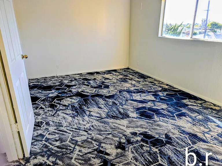 10023 Macarthur Blvd #8 — Photo 10