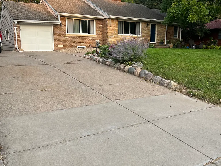 1324 Welcome Ave N — Photo 6