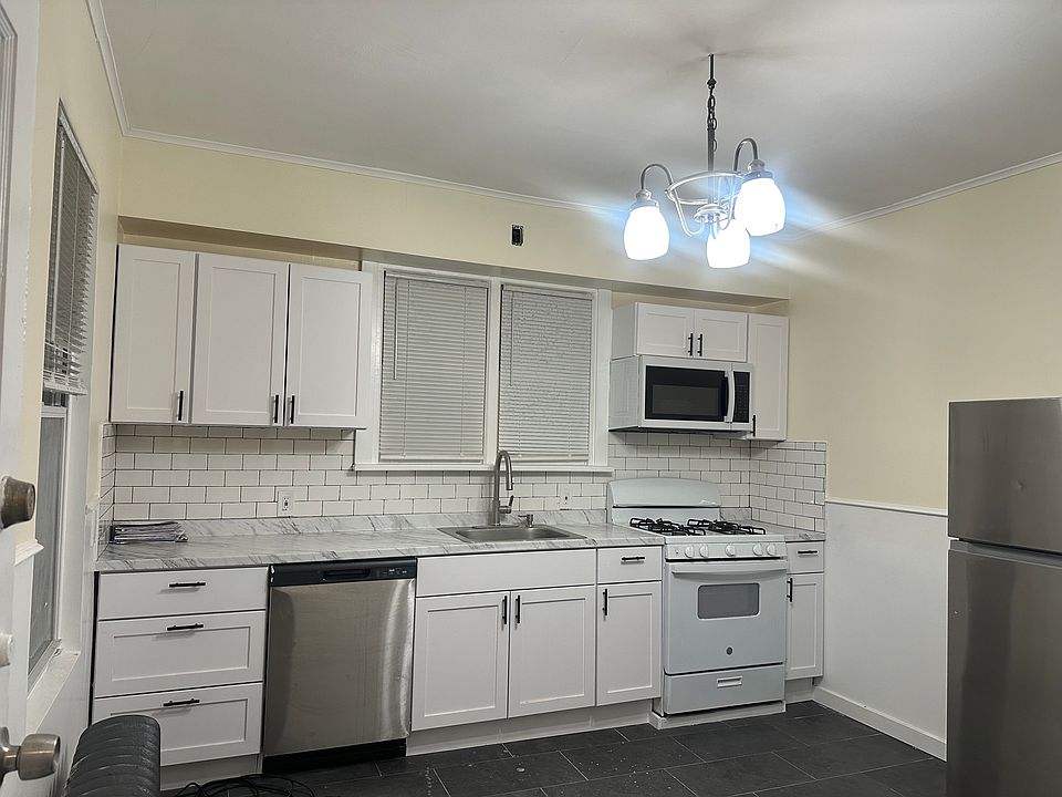 1st image of 319 E 21st St Floor 2