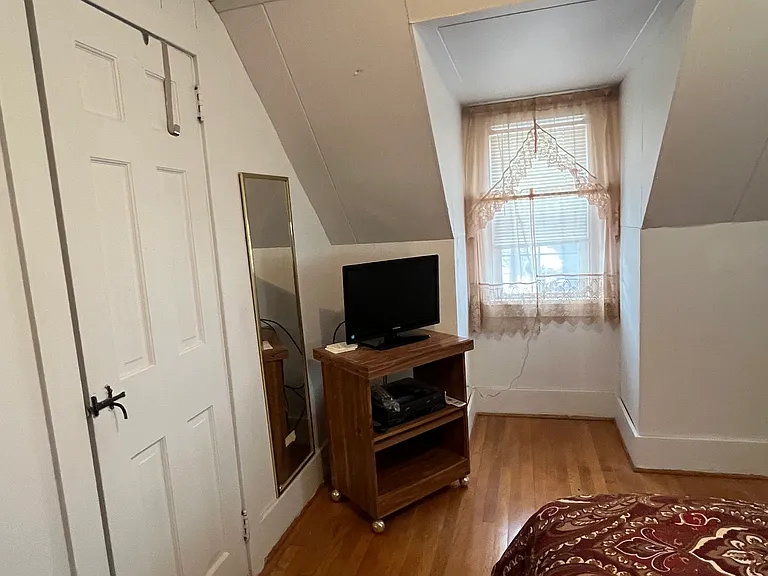 321 Linn St — Photo 13