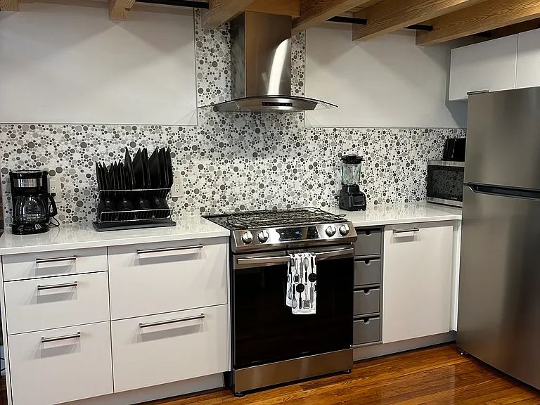 171 E Davis St #201 — Photo 8