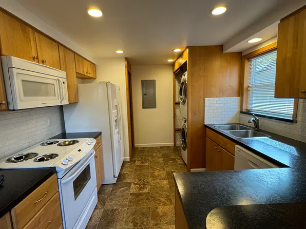 (undisclosed Address), Portland, OR 97216