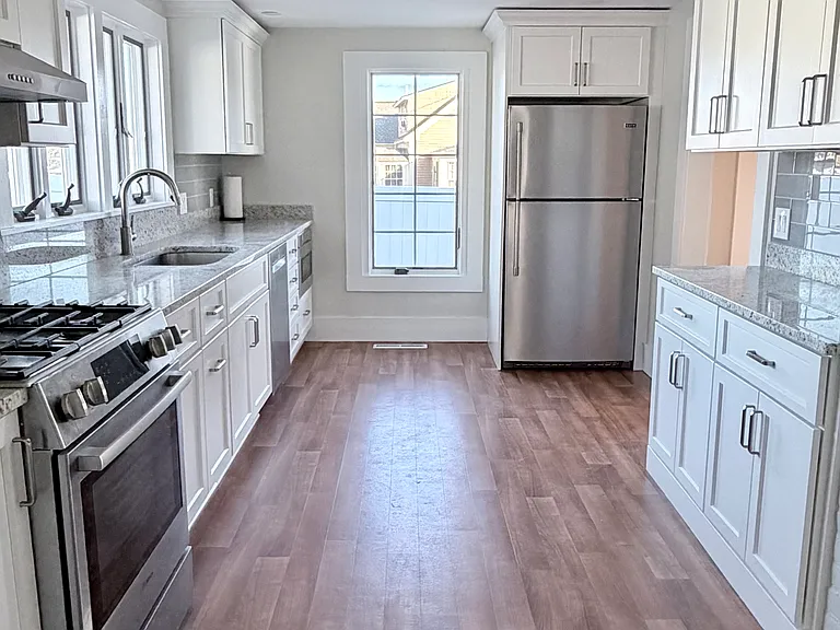 114 Lafayette Rd — Photo 3
