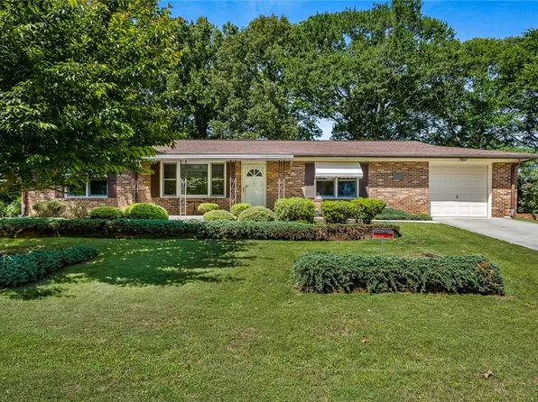 105 Hillcrest Dr, Williamston, SC 29697