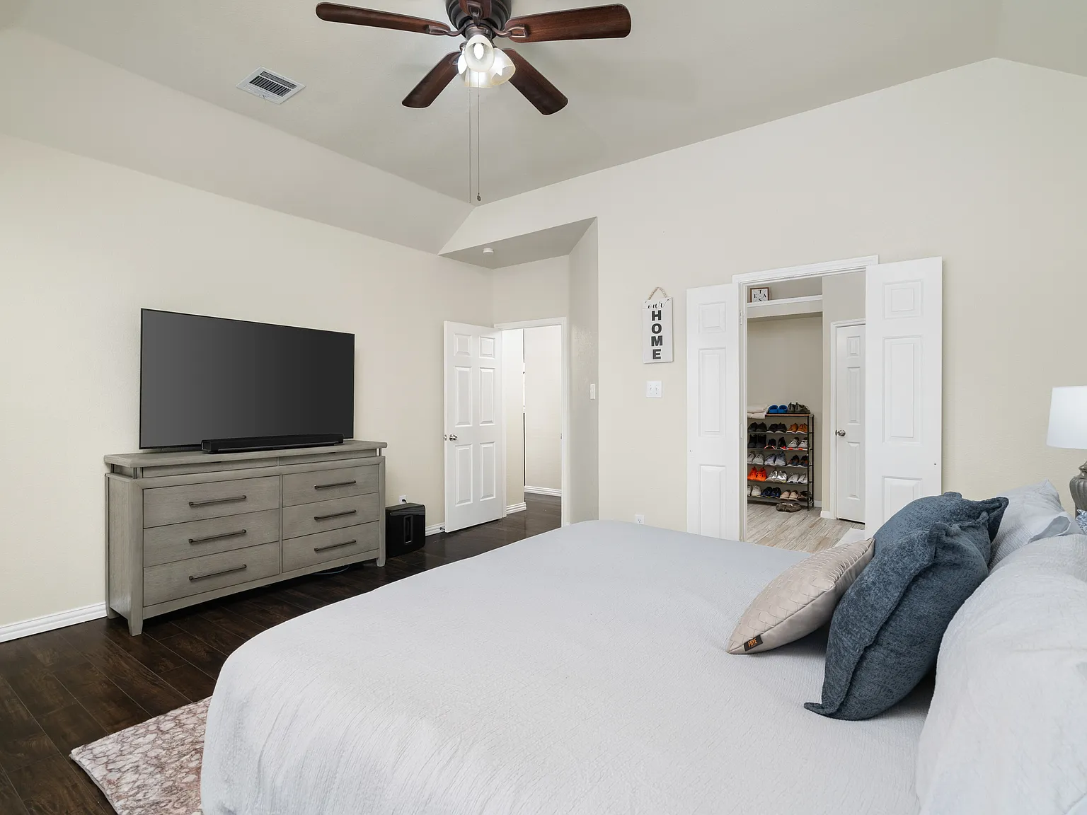 3 bed, 2123 sqft, $2,800 — Photo 2