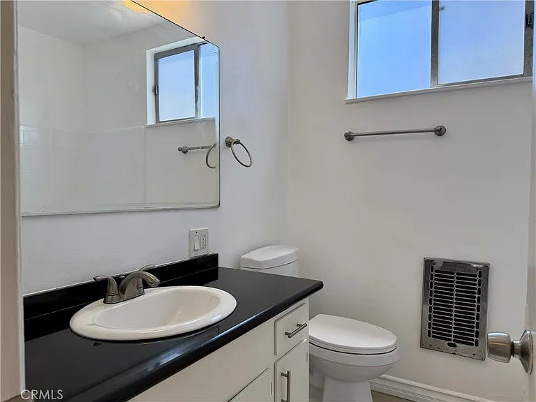 2309 Cedar Ave — Photo 10