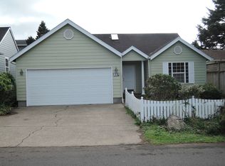 237 NW 8th St, Newport, OR 97365