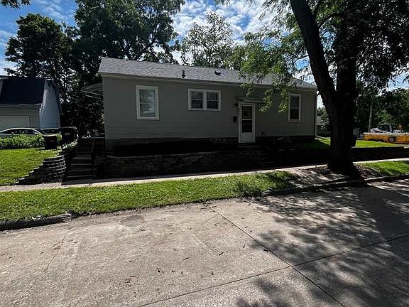 3rd image of 1002 Rochester Ave