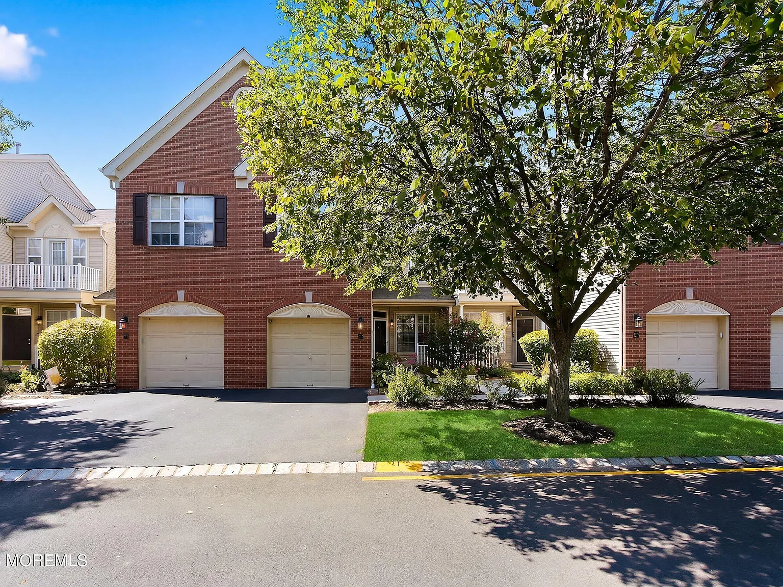 3 bed, 2.5 bath, 2009 sqft, $3,950 — Photo 3