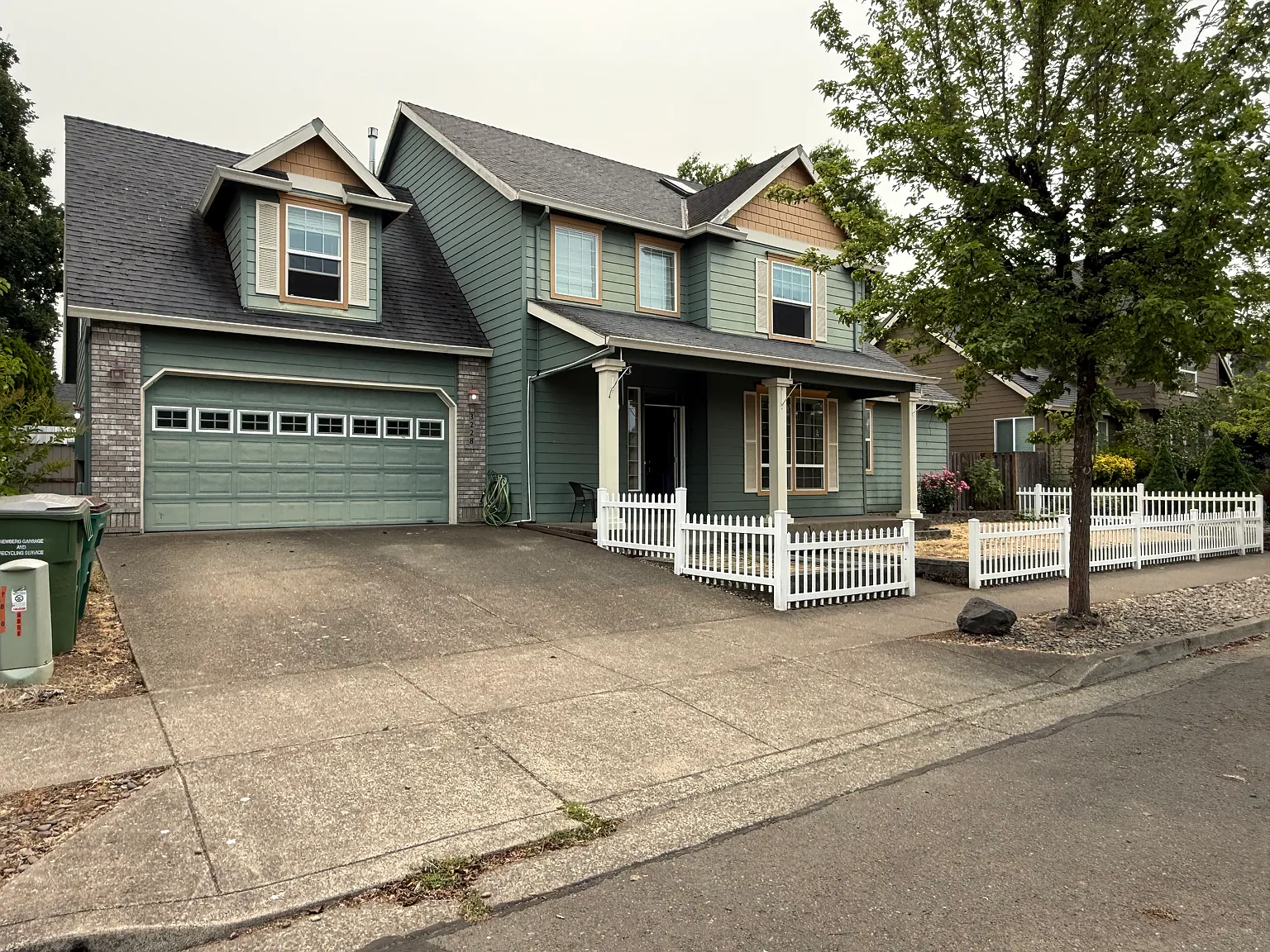 4 bed, 2.5 bath, 2750 sqft, $3,800 — Photo 2